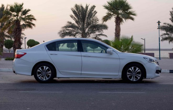 كيف أستأجر سيارة هوندا أكوورد عائلية في دبي